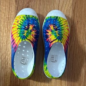 Native Jefferson Kids Sneakers in Tie-Dye Blue, Yellow, and Red